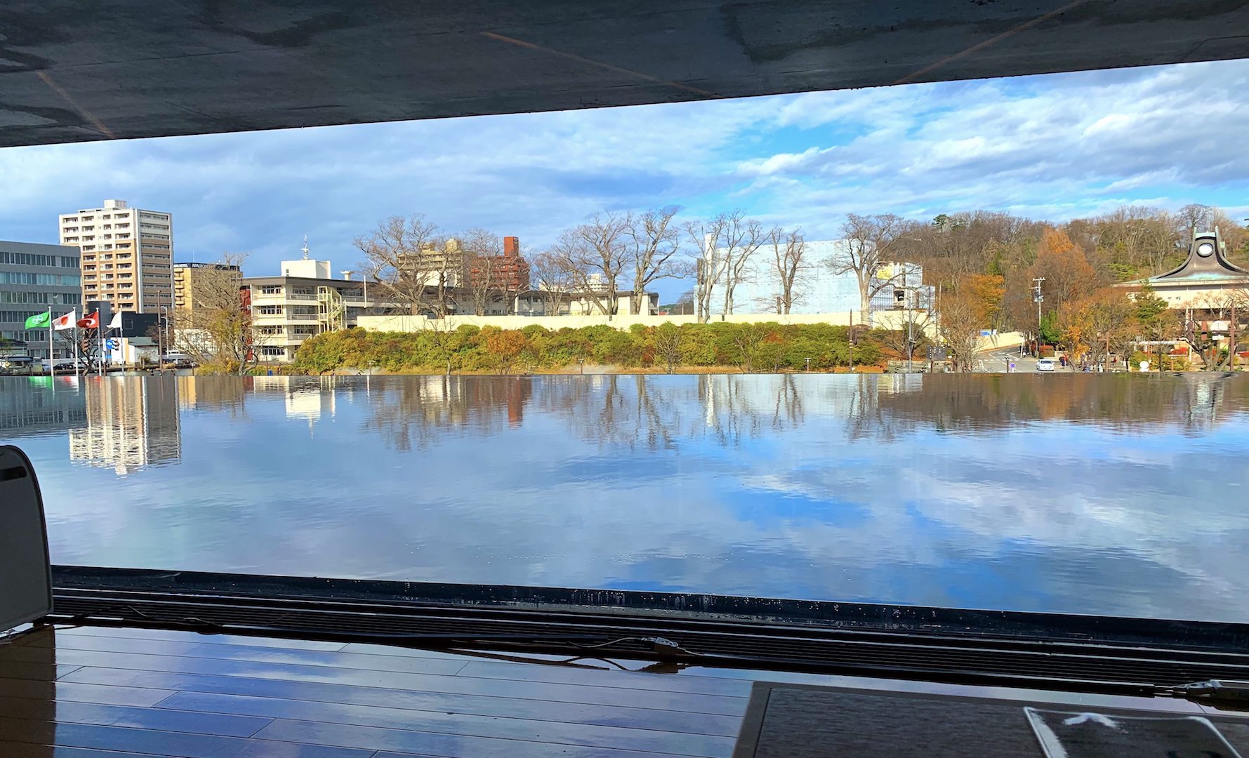 アートカフェ 絶景 空と水と緑溢れる 光風 秋田県立美術館