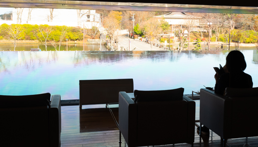 アートカフェ 絶景 空と水と緑溢れる 光風 秋田県立美術館