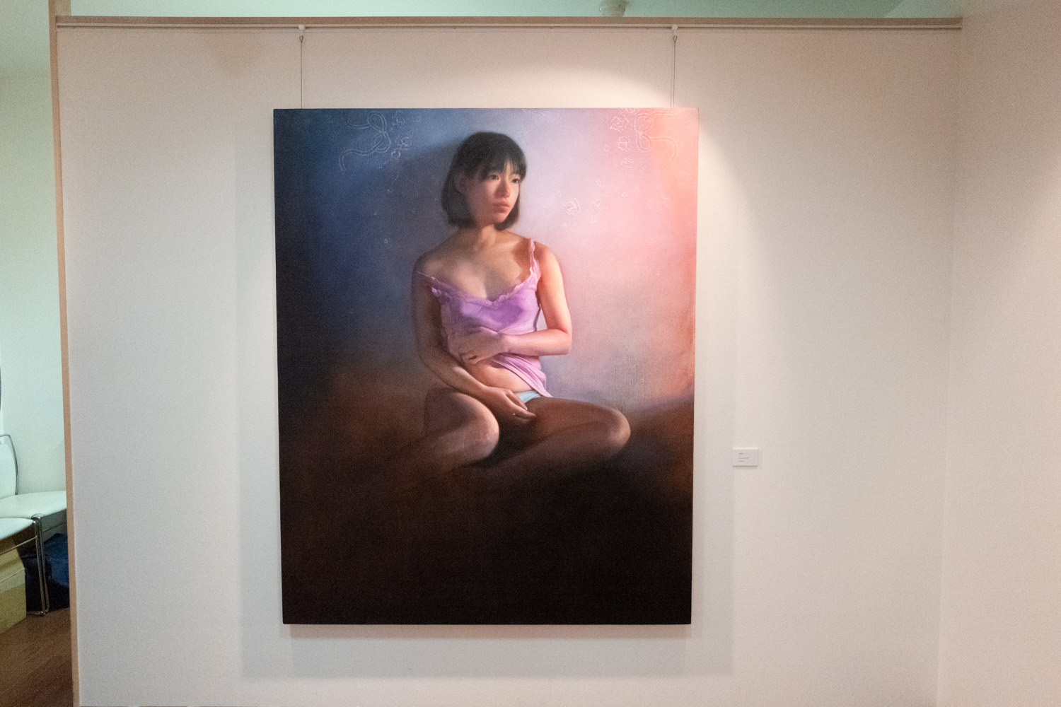 個展 女性肖像写実画の先にあるもの 本木ひかり 光を落とす ギャラリーアートもりもと